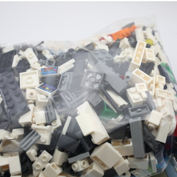 Lot of 1.283 Pounds of Legos that include Lego City SWAT Team pieces - Picture 10 of 10